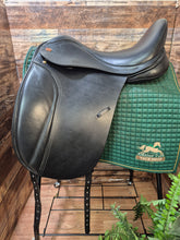 18" Kent & Masters Dressage Saddle